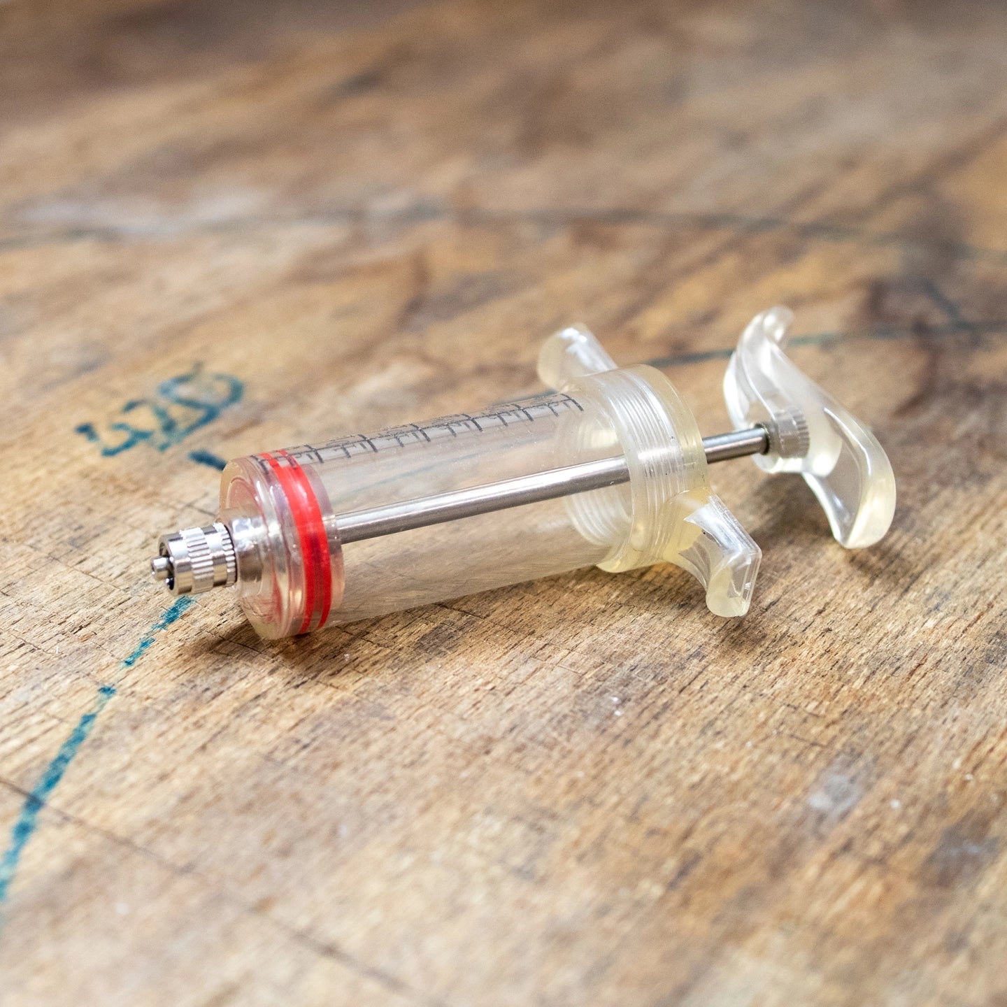 Workshop_Spritze_entlueften_DOT_rot