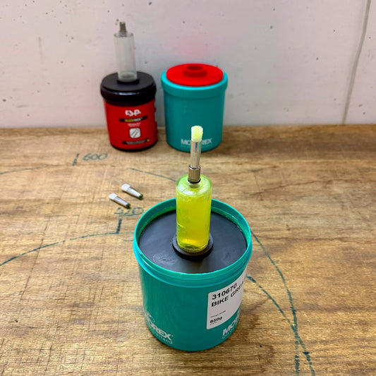 Grease_Filling_Plate_fuer_die_Werkstatt