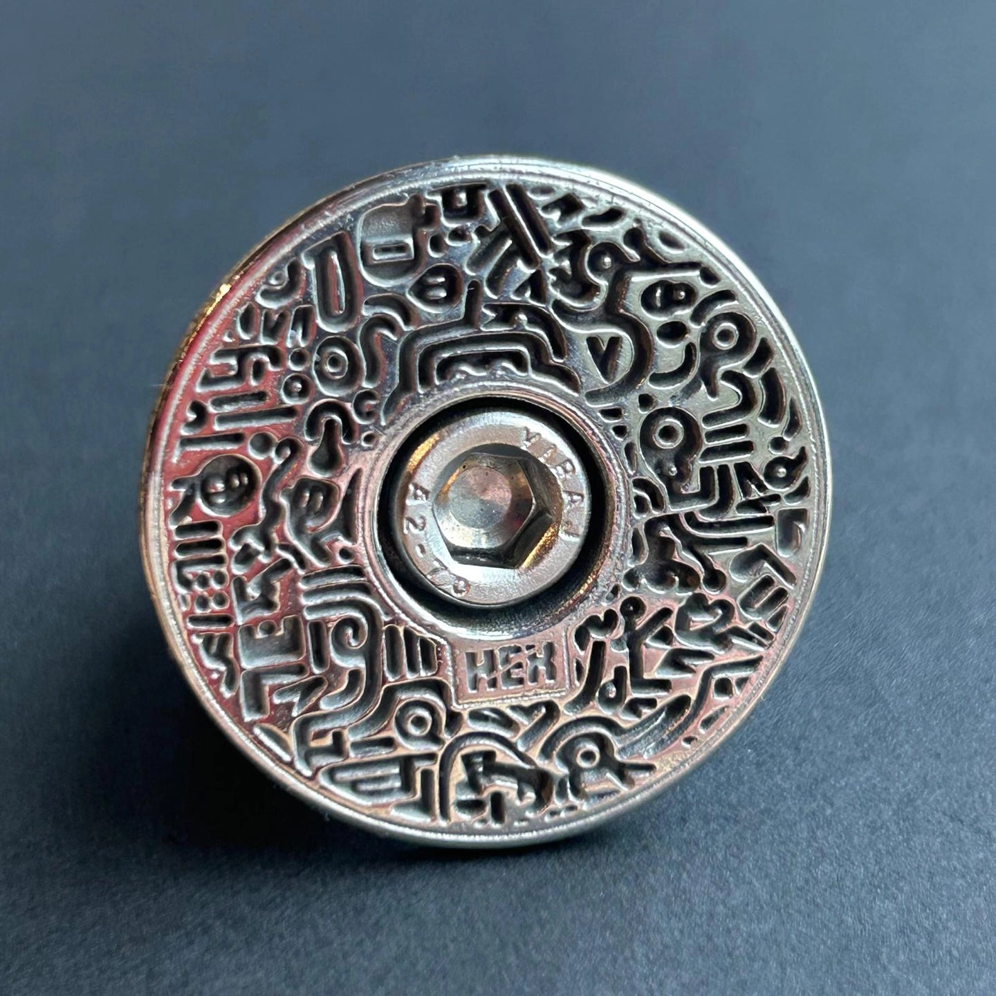 Hex_Component_TOP_CAP_SQUIGGLES_STAINLESS_STEEL