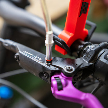 Workshop Spritzenhalter Pro – Spritzenhalter zum Bremsen entlüften