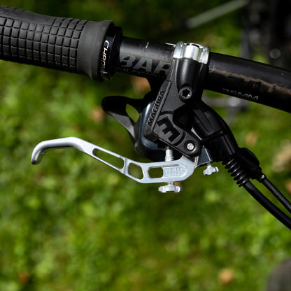 OAK Root Lever Pro Bremshebel montiert an MAGURA MT Bremse