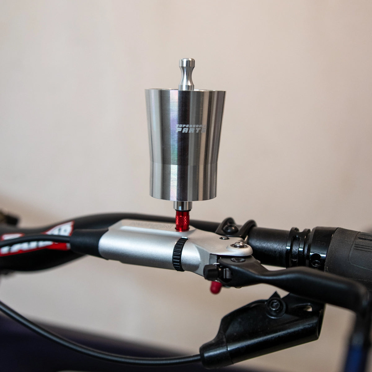 Adapter für einen passenden Entlüftungstrichter am SRAM Maven Bremshebel